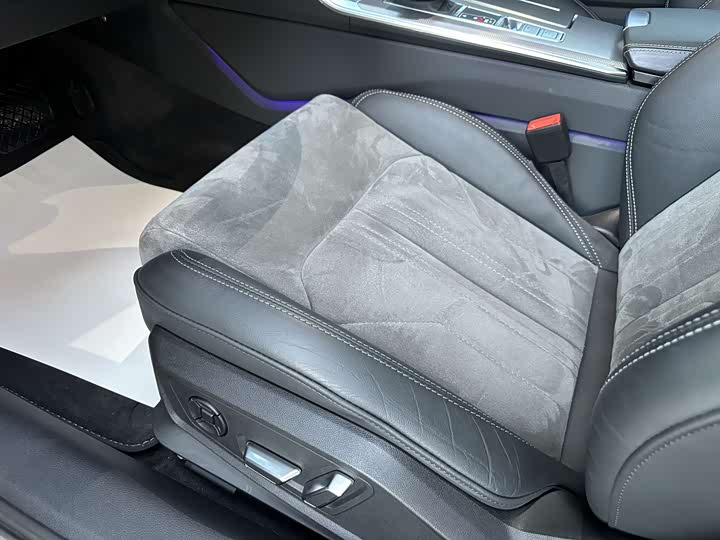 Фото 18 - Audi A6L