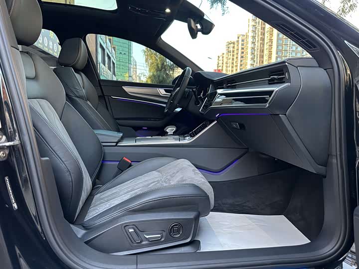 Фото 20 - Audi A6L