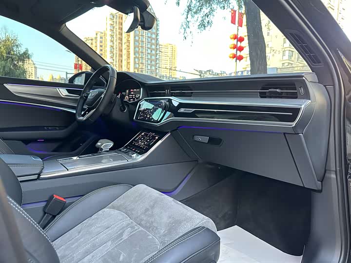 Фото 21 - Audi A6L