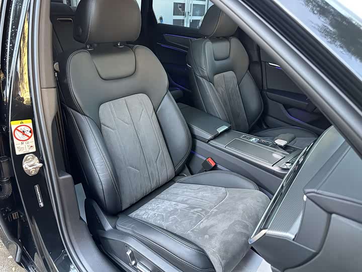 Фото 22 - Audi A6L