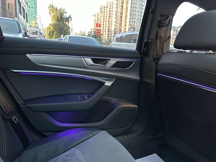 Фото 23 - Audi A6L