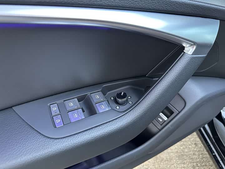 Фото 25 - Audi A6L