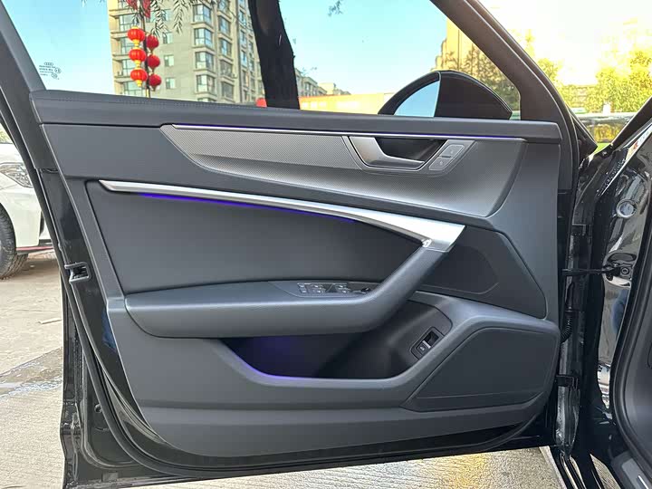 Фото 26 - Audi A6L