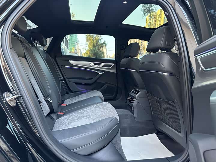 Фото 27 - Audi A6L