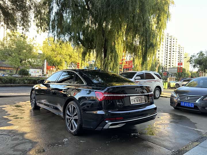 Фото 4 - Audi A6L