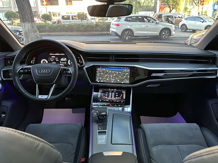 Фото 9 - Audi A6L