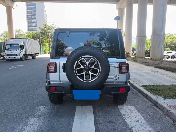 Фото 5 - Jeep Wrangler