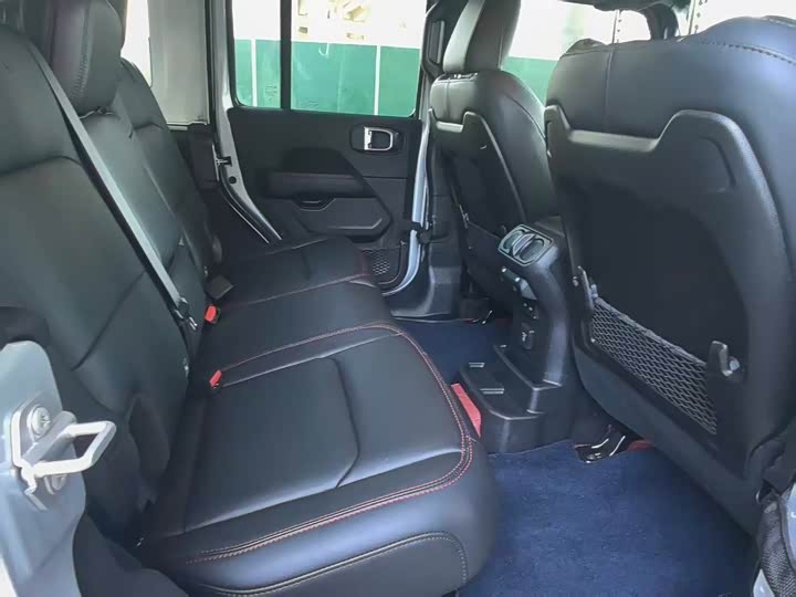 Фото 9 - Jeep Wrangler