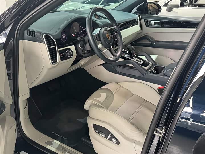 Фото 10 - Porsche Cayenne