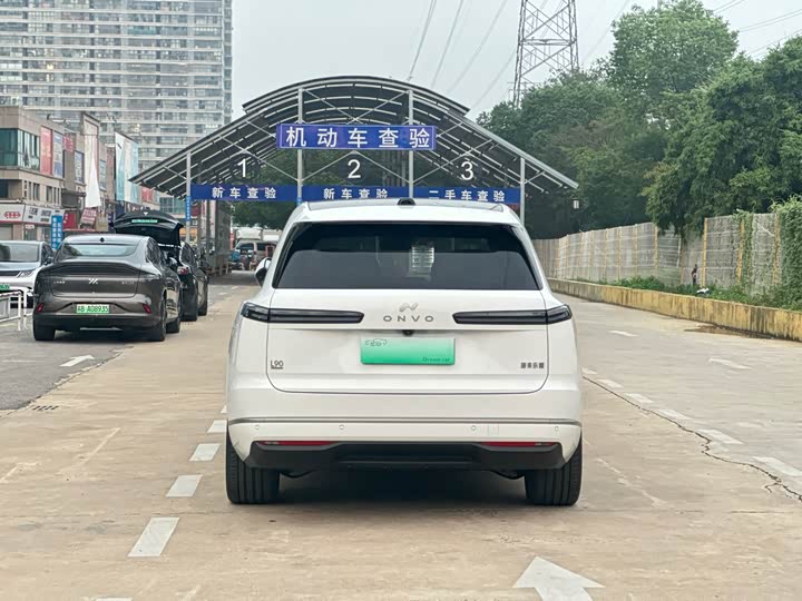 Фото 10 - Nio Onvo L90