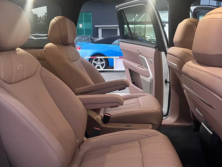 Фото 6 - Nio Onvo L90