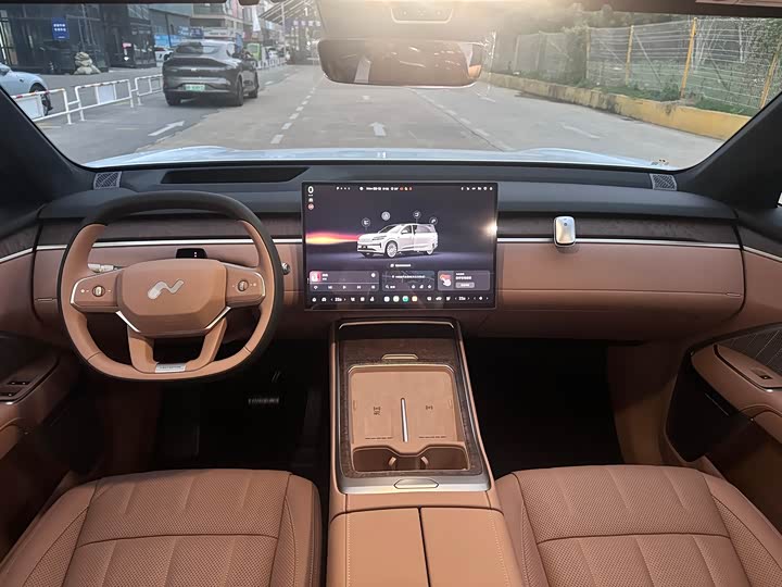 Фото 7 - Nio Onvo L90