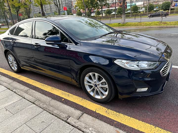 Фото 2 - Ford Mondeo