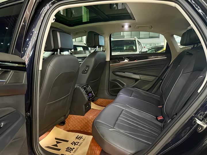 Фото 4 - Volkswagen Passat