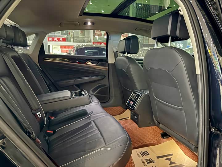 Фото 9 - Volkswagen Passat