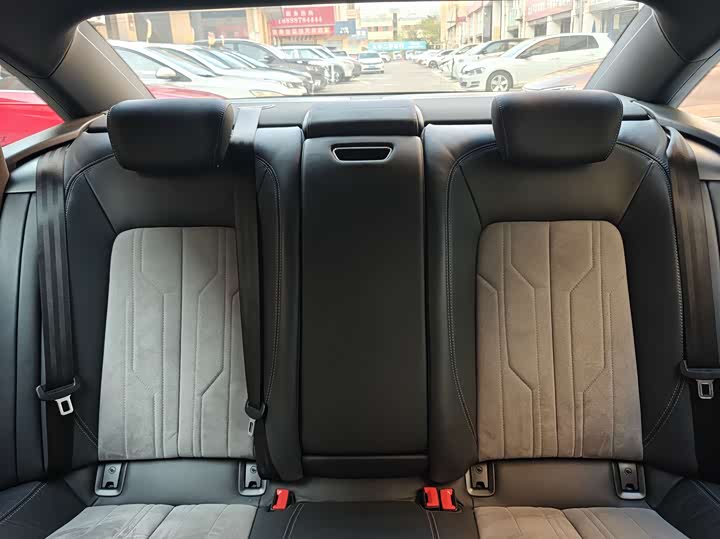 Фото 15 - Audi A6L