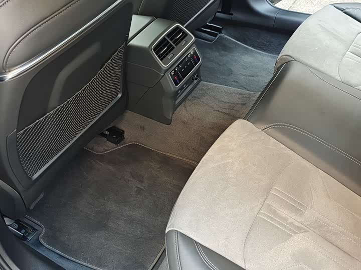 Фото 16 - Audi A6L