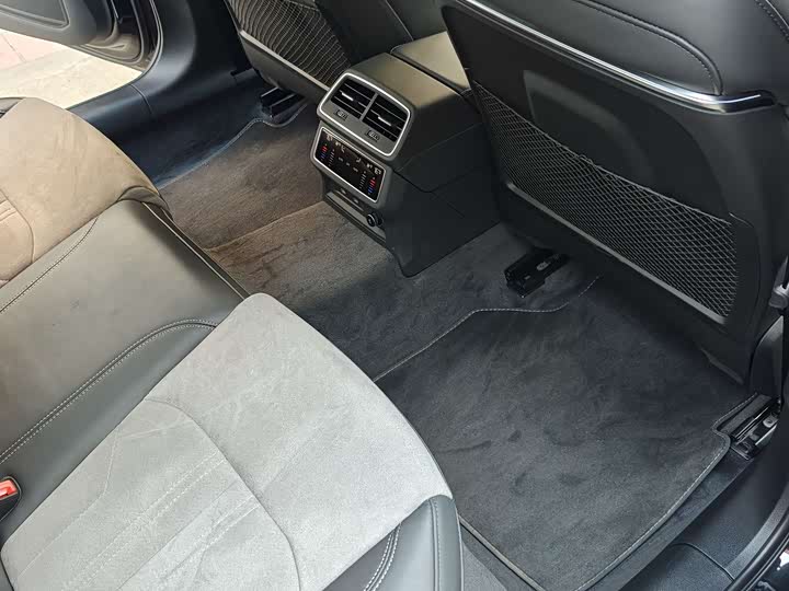 Фото 18 - Audi A6L