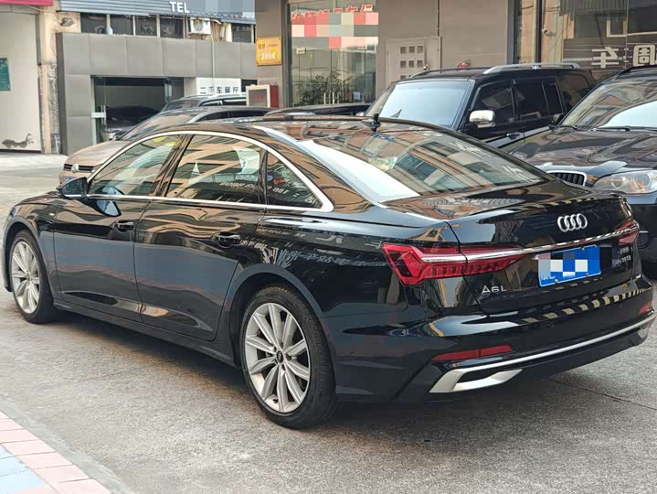 Фото 5 - Audi A6L
