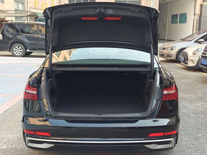 Фото 6 - Audi A6L