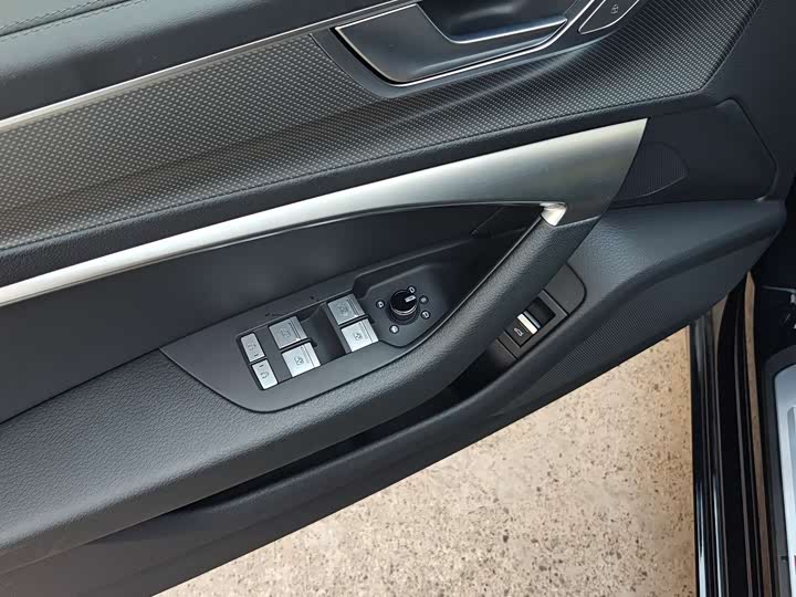 Фото 8 - Audi A6L