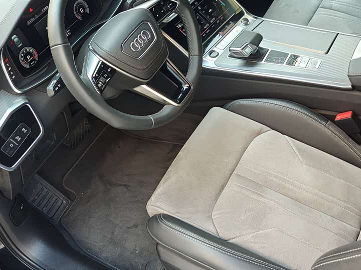 Фото 9 - Audi A6L