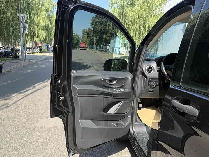 Фото 20 - Mercedes-Benz Vito