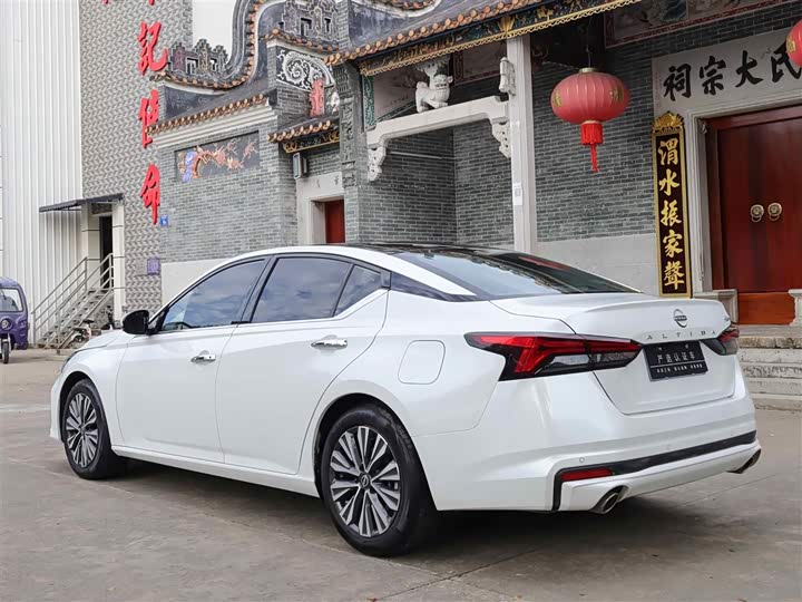 Фото 9 - Nissan Teana