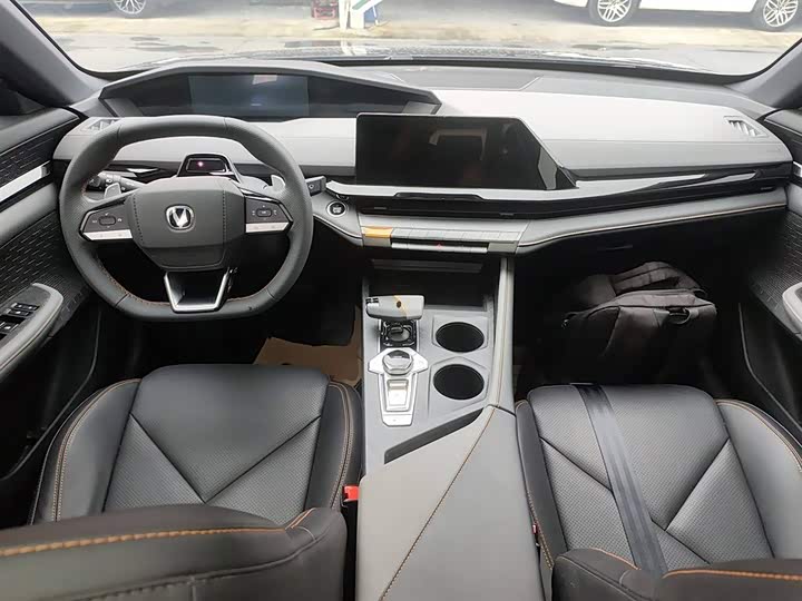 Фото 10 - Changan UNI-V