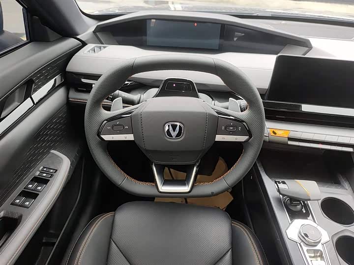 Фото 11 - Changan UNI-V