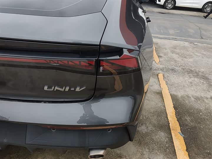 Фото 8 - Changan UNI-V