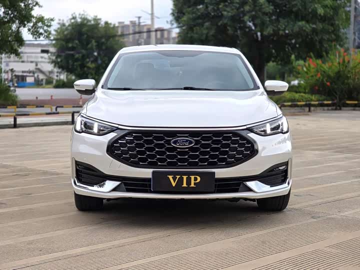 Фото 2 - Ford Escort