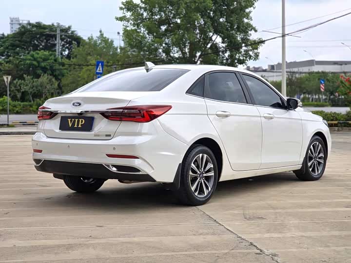 Фото 8 - Ford Escort