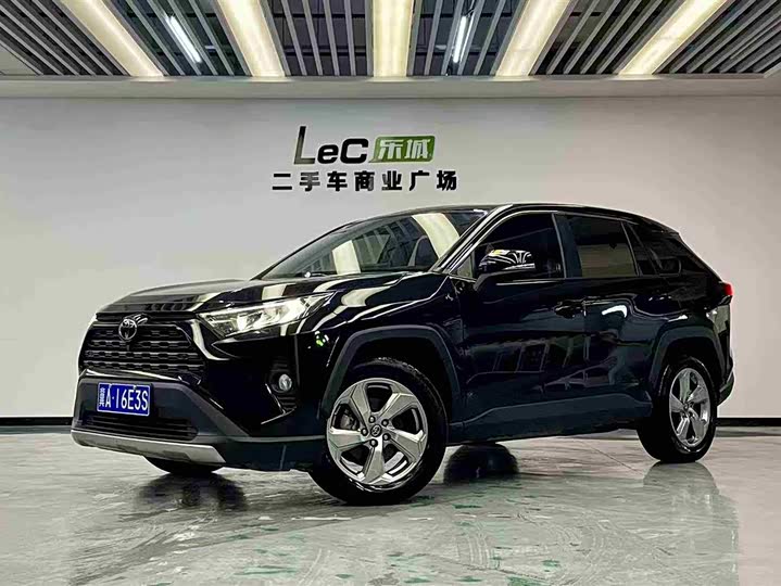 Фото 1 - Toyota RAV4