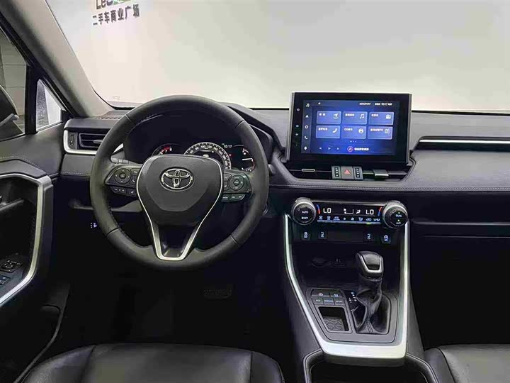 Фото 11 - Toyota RAV4