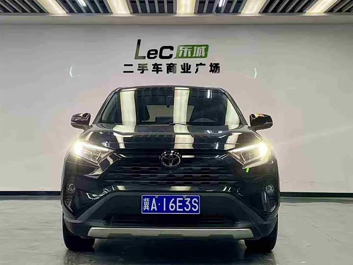 Фото 2 - Toyota RAV4