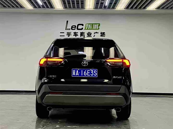 Фото 5 - Toyota RAV4