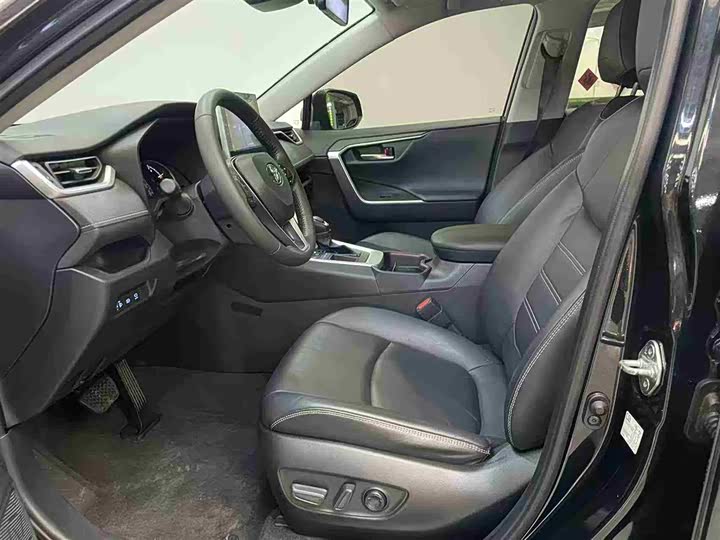 Фото 7 - Toyota RAV4