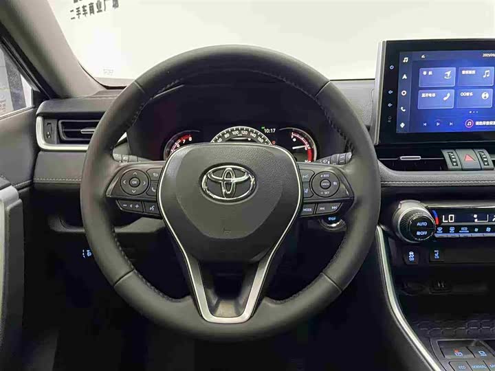 Фото 9 - Toyota RAV4