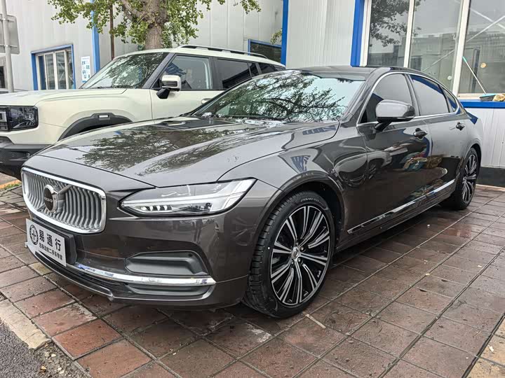 Фото 1 - Volvo S90