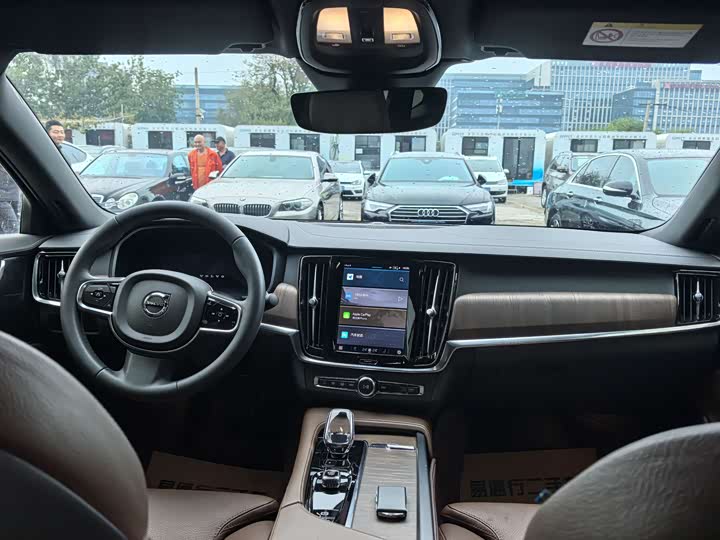 Фото 12 - Volvo S90