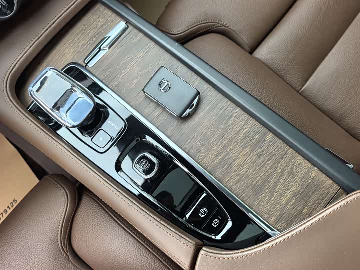 Фото 16 - Volvo S90