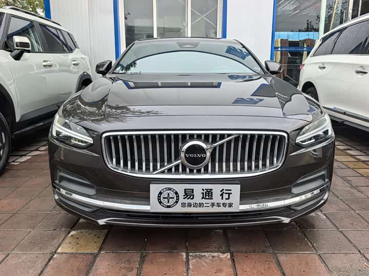 Фото 2 - Volvo S90