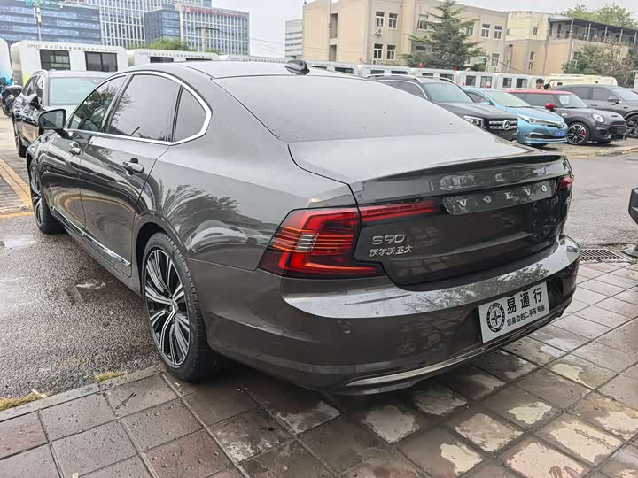 Фото 20 - Volvo S90