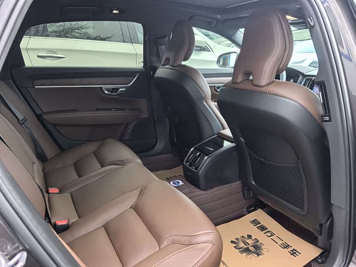 Фото 9 - Volvo S90
