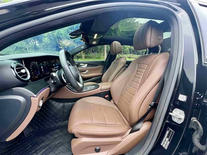 Фото 14 - Mercedes-Benz E-Class