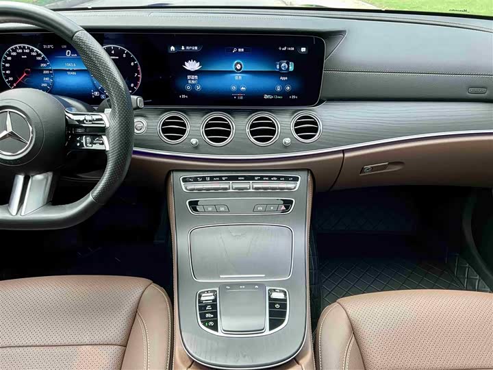 Фото 7 - Mercedes-Benz E-Class