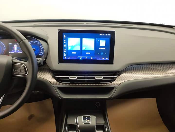 Фото 13 - Hongqi E-QM5