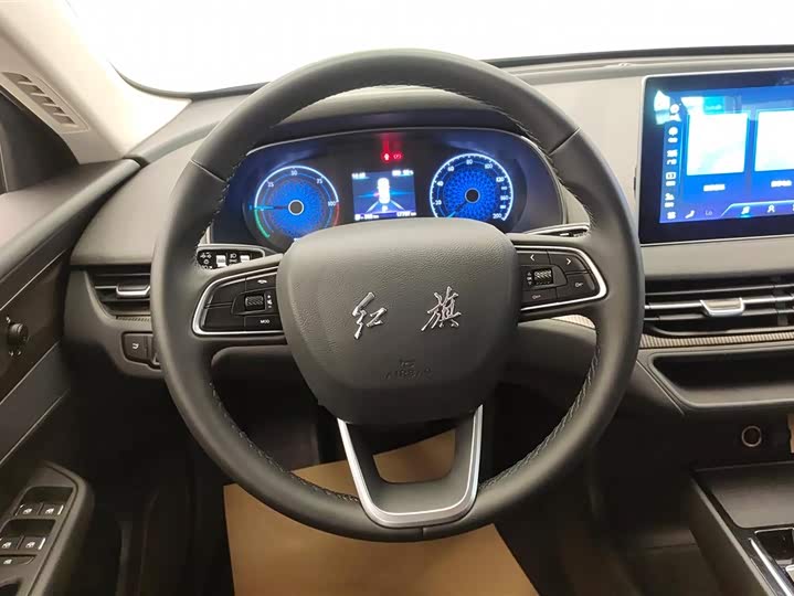 Фото 15 - Hongqi E-QM5