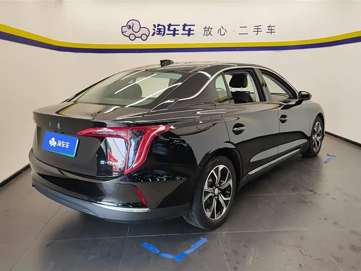 Фото 3 - Hongqi E-QM5